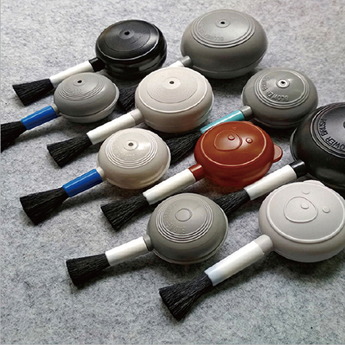 Cepillo soplador de oso de dibujos animados para limpiar miras o ranuras